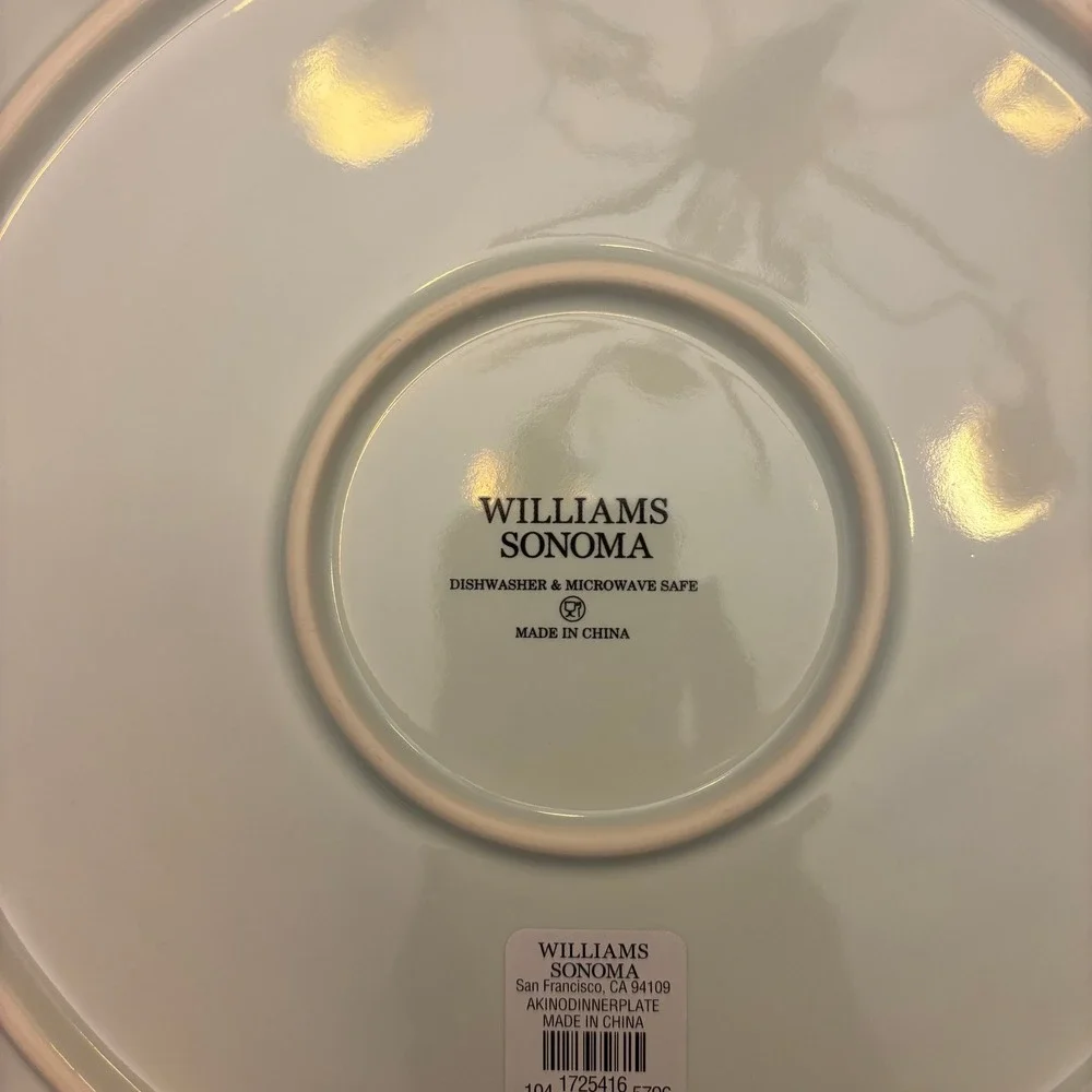 Williams Sonoma | Akino Dinner Plates | Set of 4 | Scalloped | NEW